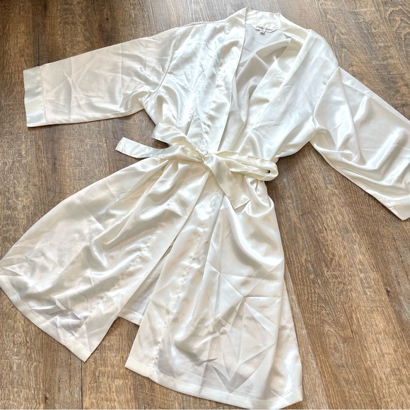 Ivory Satin Robe - Picture 5 of 7